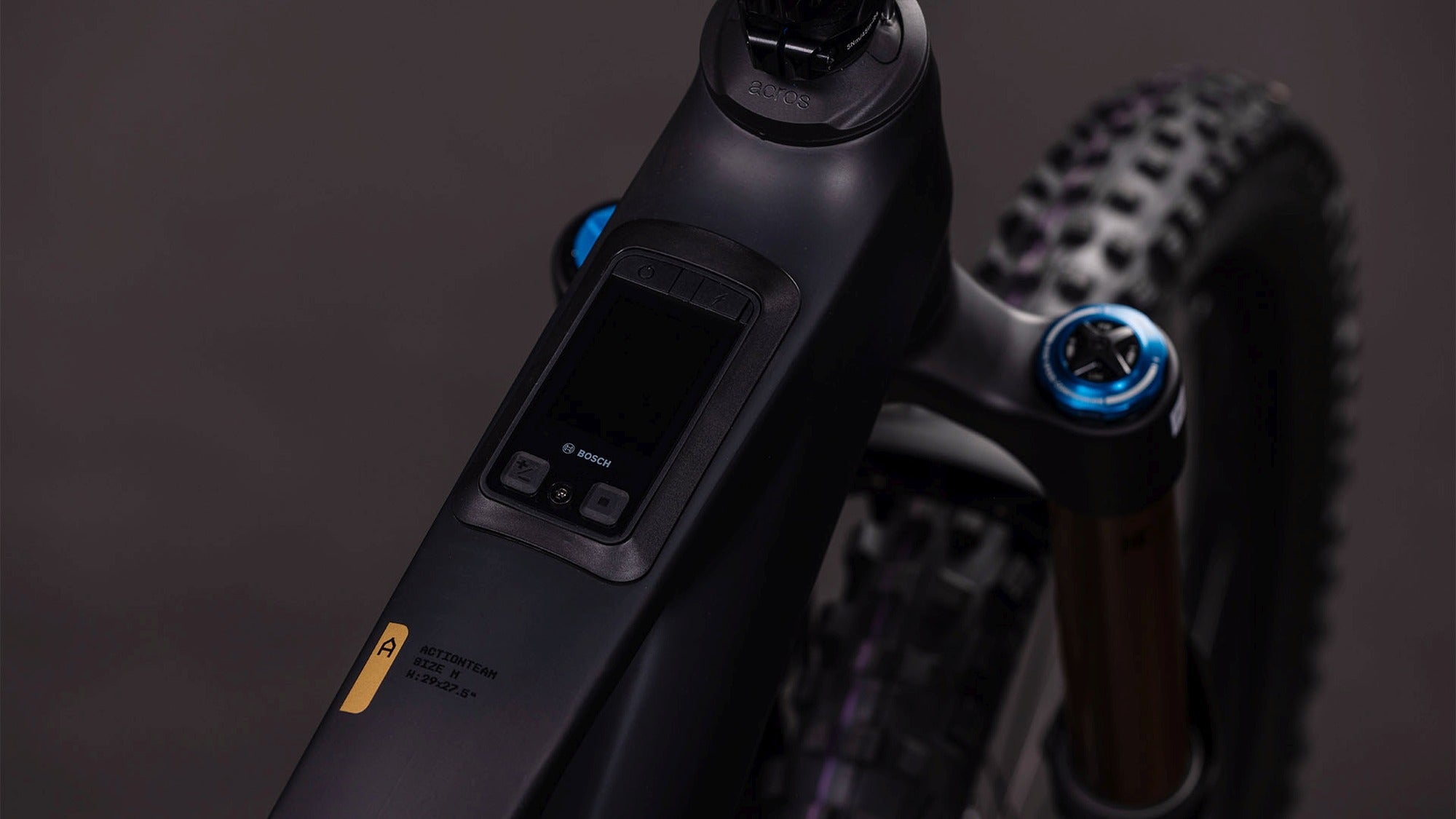 CUBE AMS HYBRID ONE77 C:62 AT 600X CARBON/GOLD image 2
