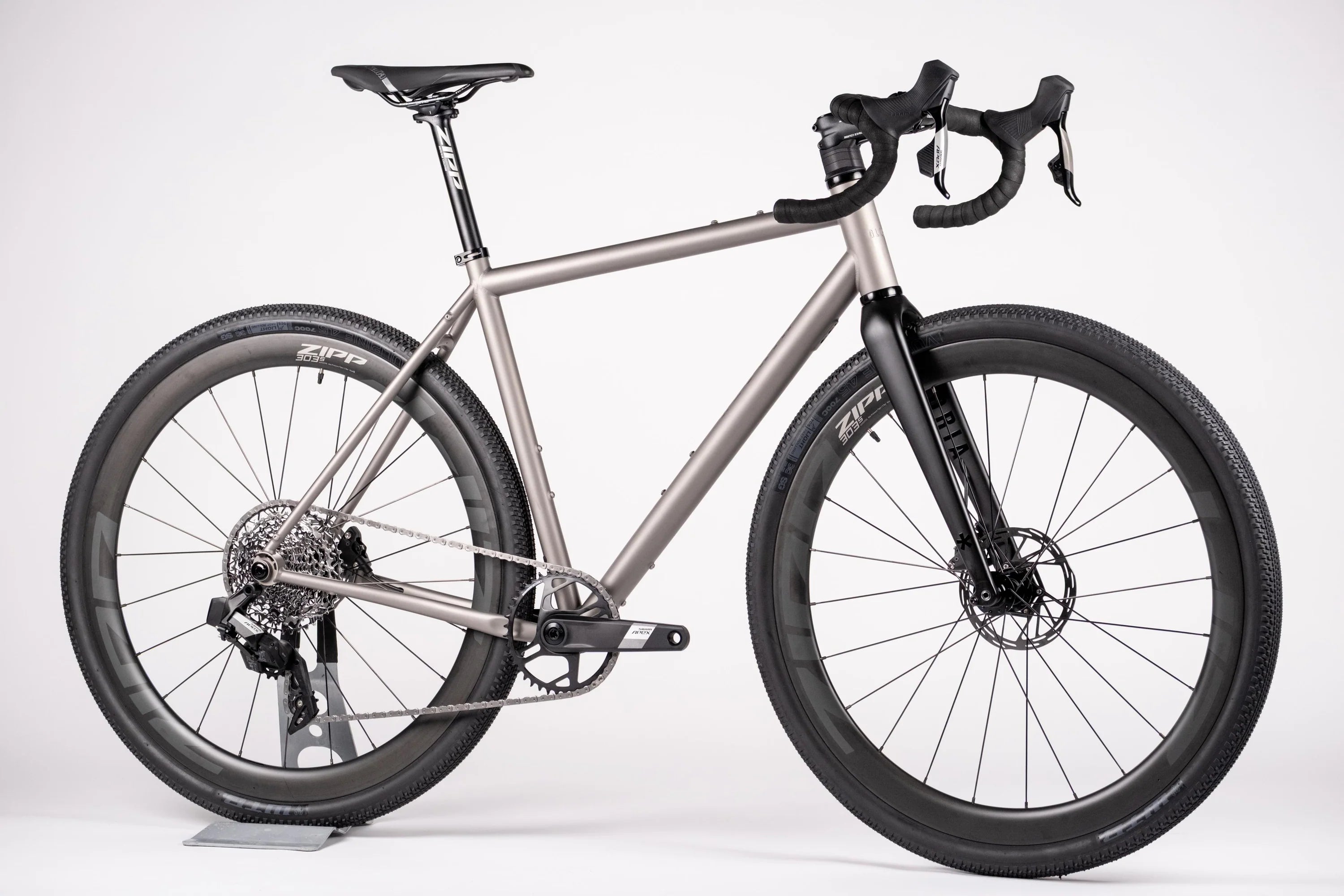 Gloria All Road - SRAM Apex AXS (Electronic Shifting) - Zipp Carbon Wheelset