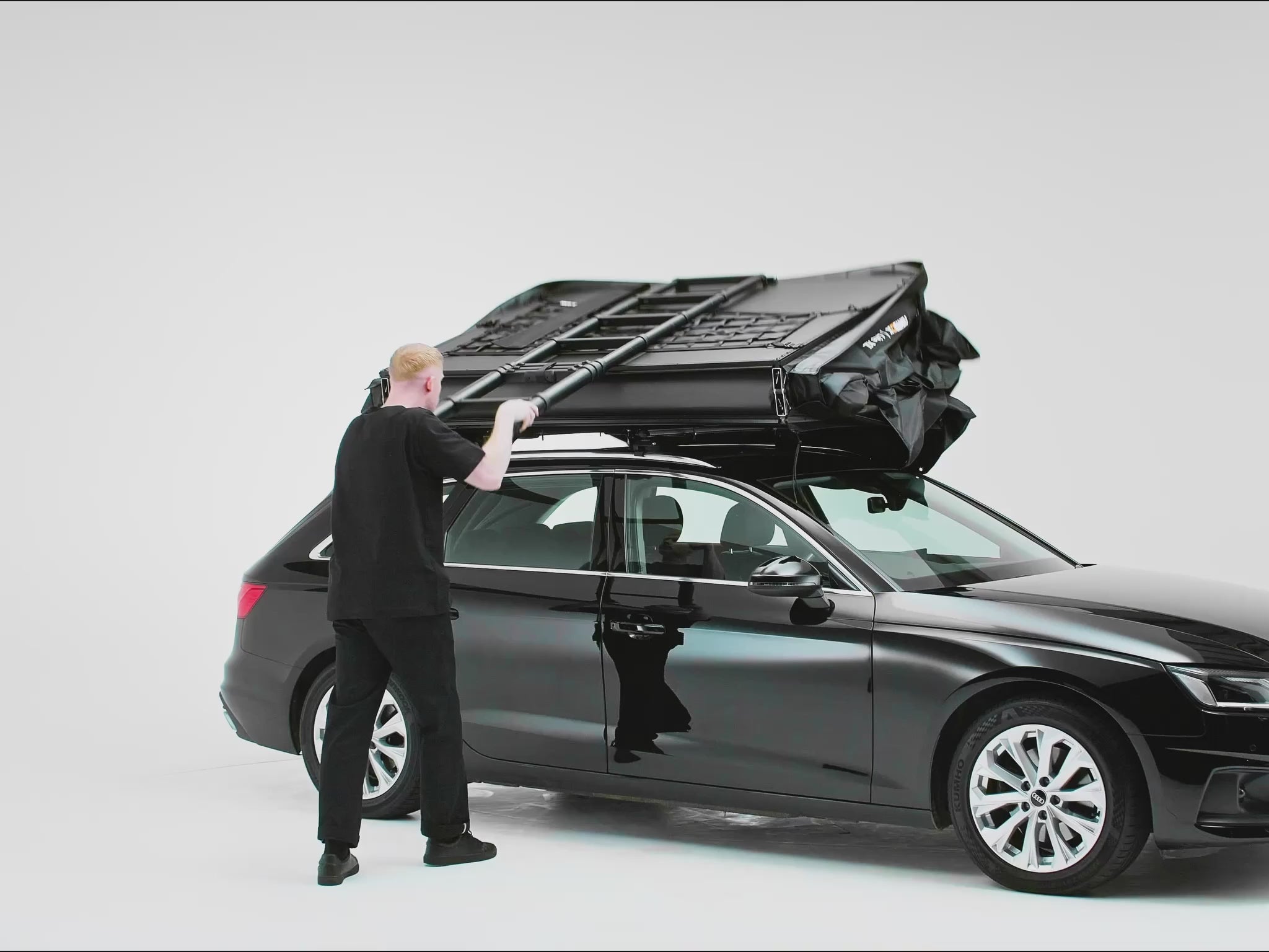 A 360 video showing the TentBox Lite XL being opened on the roof of av vehicle[autoplay]