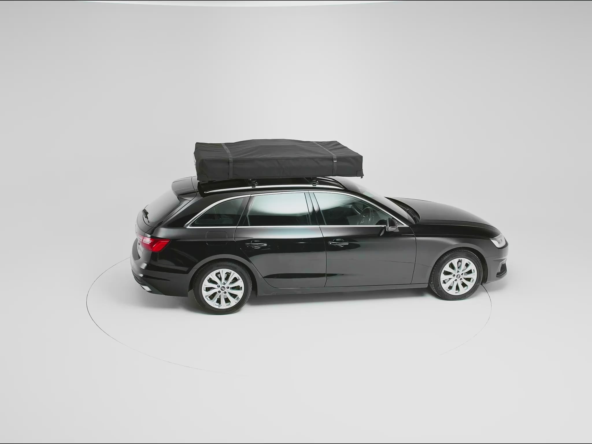 A 360 shot of the TentBox Lite XL open and closed on the roof of a vehicele[autoplay]