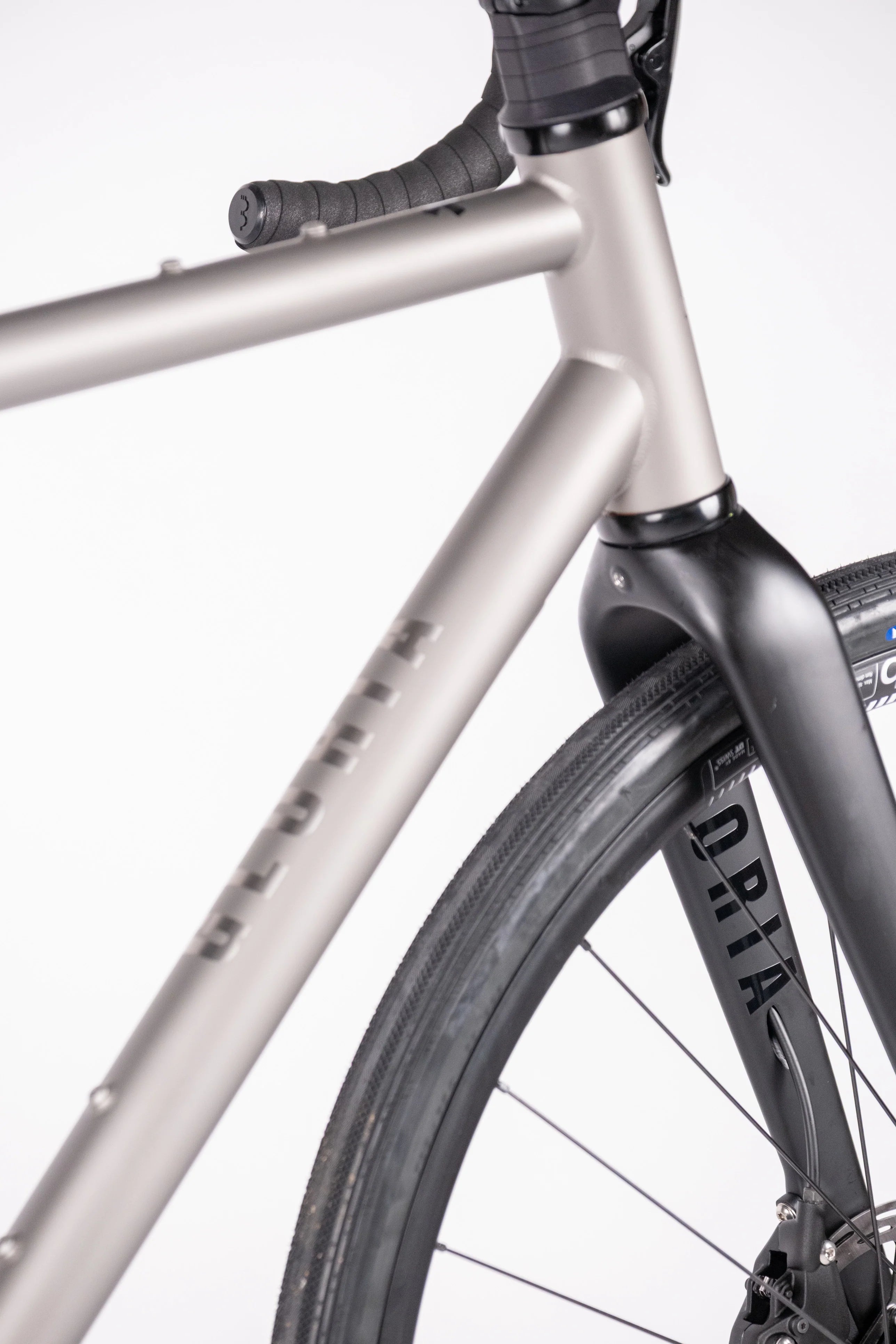 Gloria All Road - SRAM Apex AXS (Electronic Shifting) - DT Swiss Wheelset