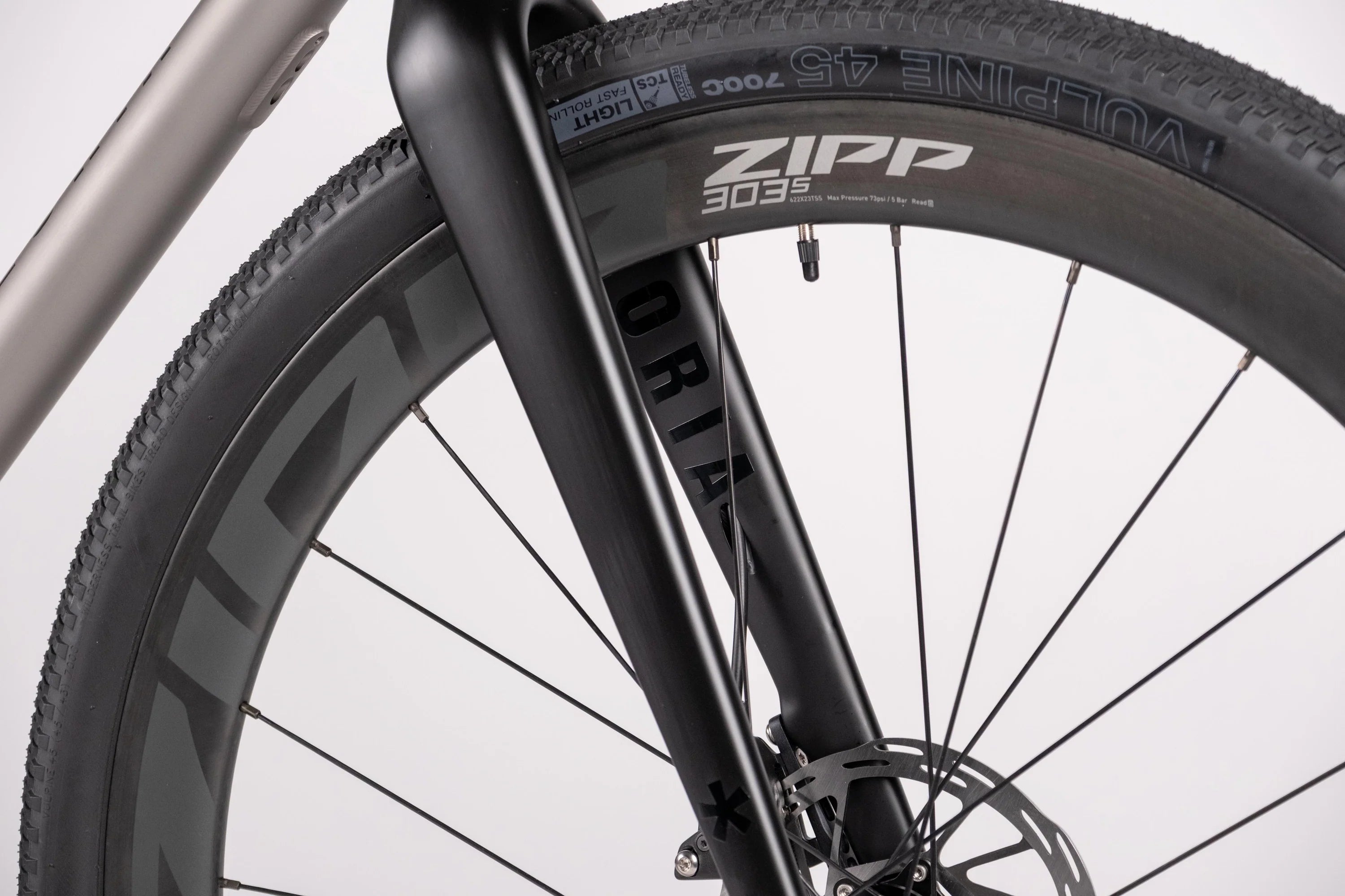 Gloria All Road - SRAM Apex AXS (Electronic Shifting) - Zipp Carbon Wheelset