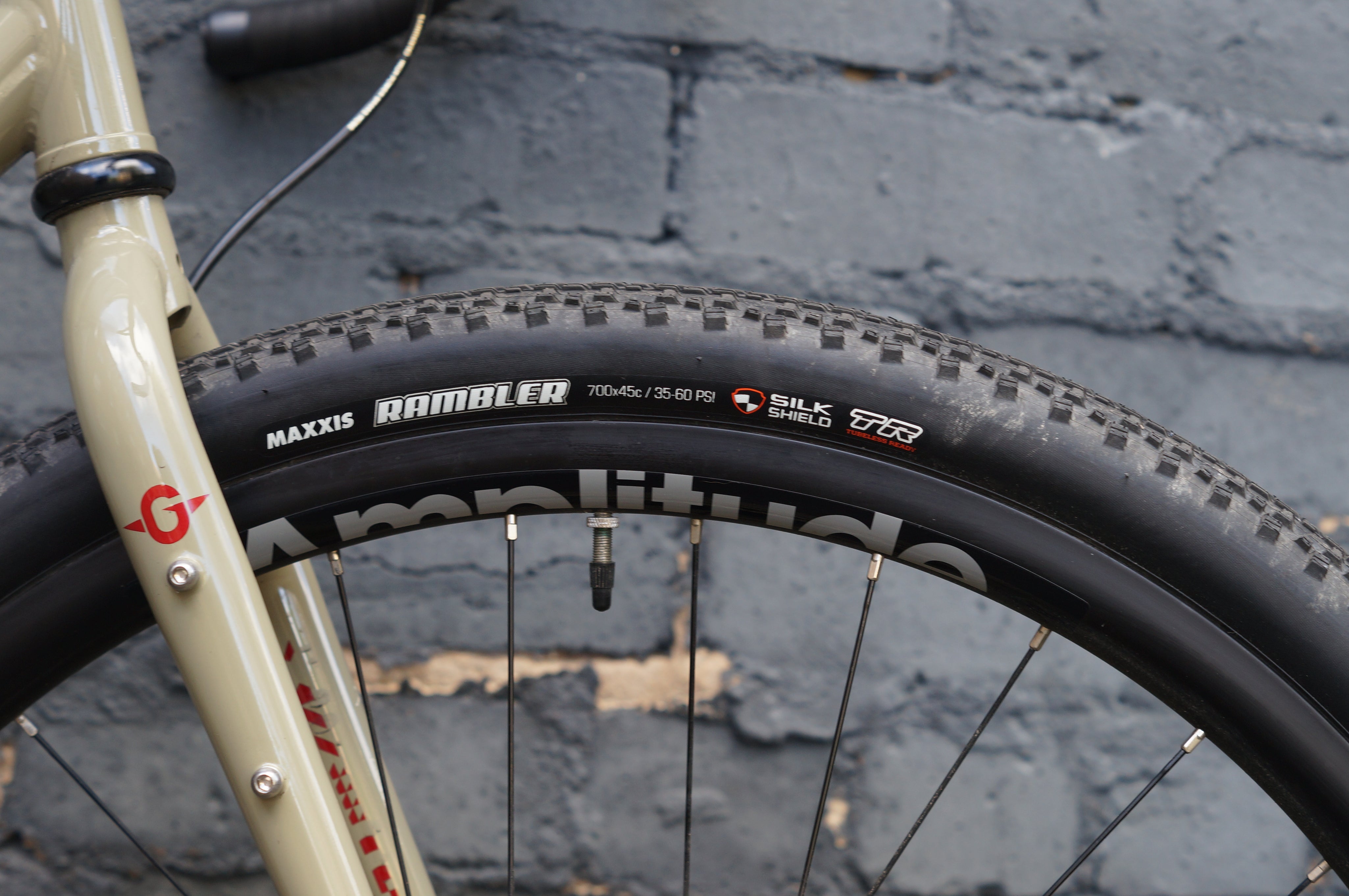 Hire Genesis Croix de Fer 30 (Drop Handlebars)